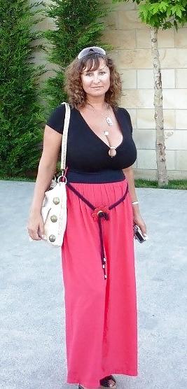 25P Beautiful Mature - non nude
