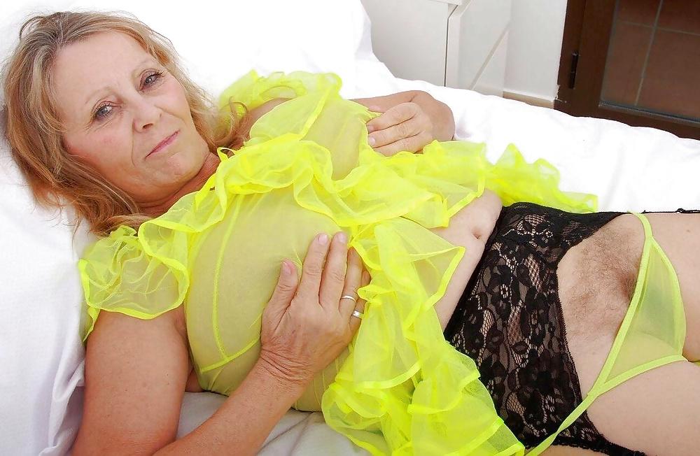 25P Beautiful Mature - non nude
