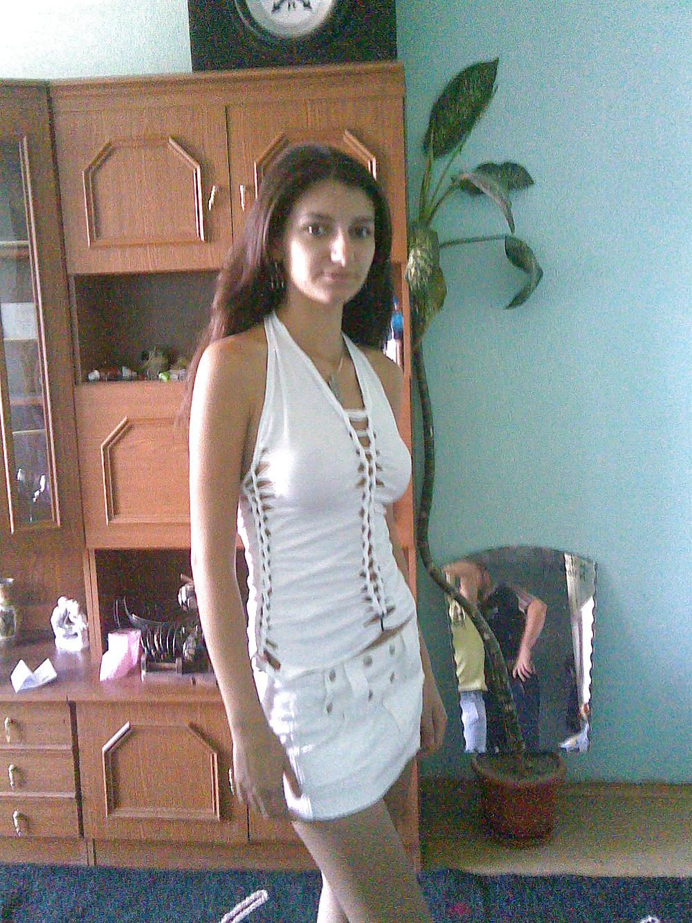 25P Romanian girl nice tits and ass