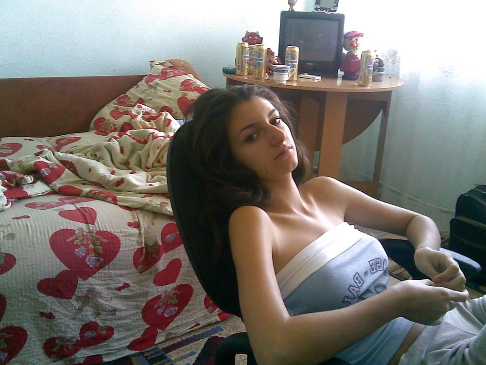 25P Romanian girl nice tits and ass