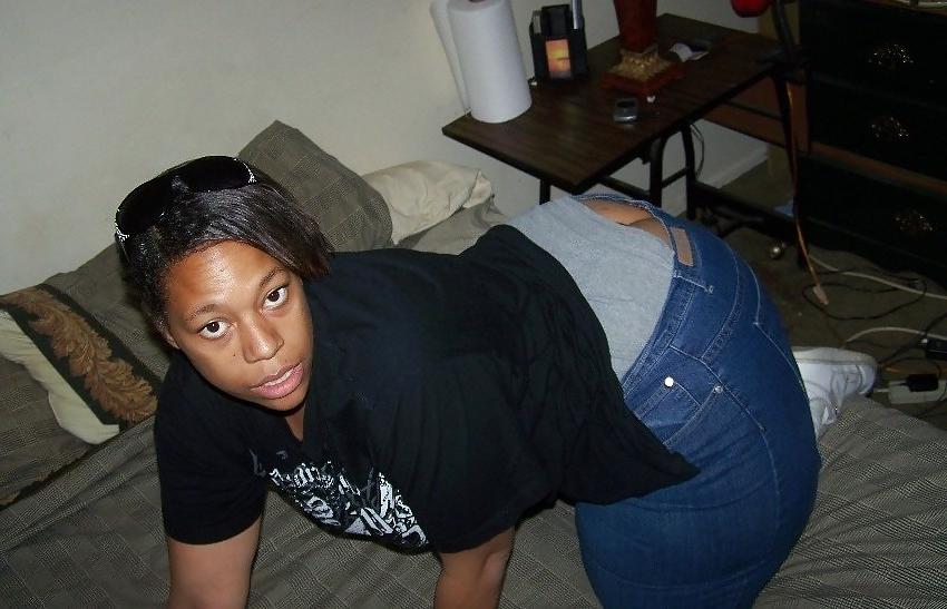 25P Ebony with gigantic Bubble Ass 