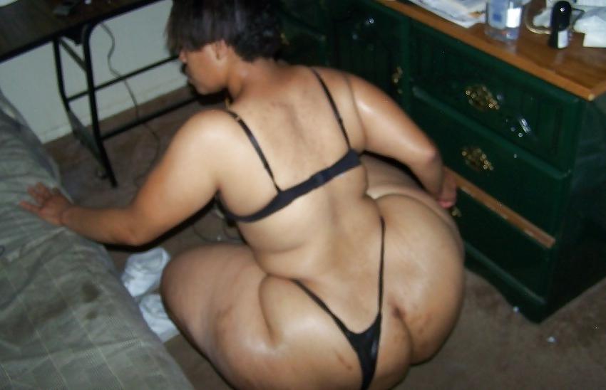 25P Ebony with gigantic Bubble Ass 