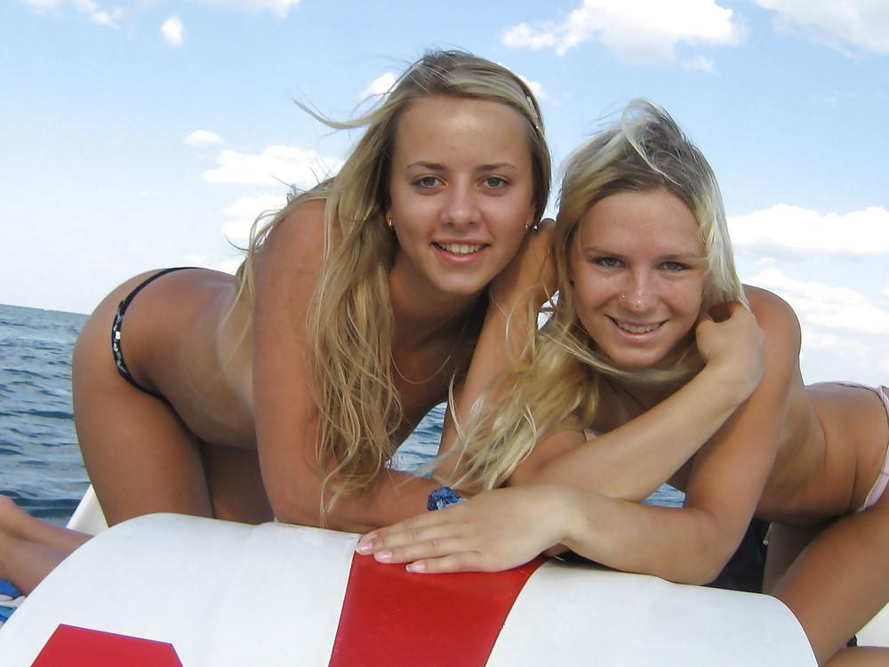 25P Teens on vacation