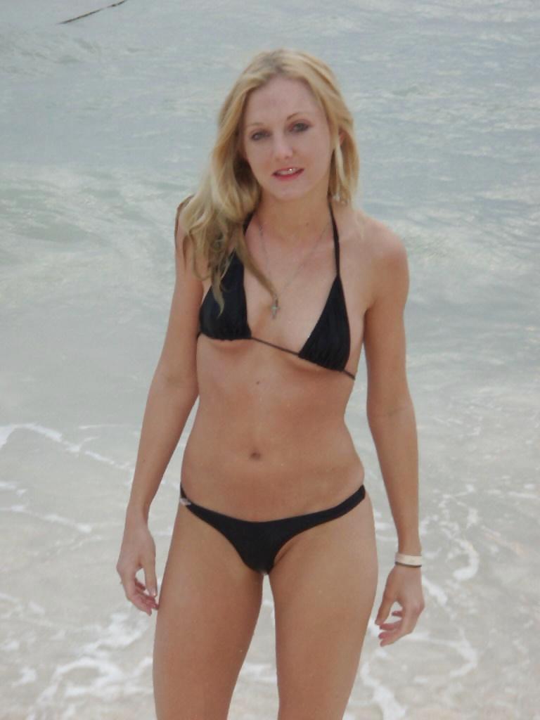 25P MICRO BIKINI - This Girl is so beautiful !!!