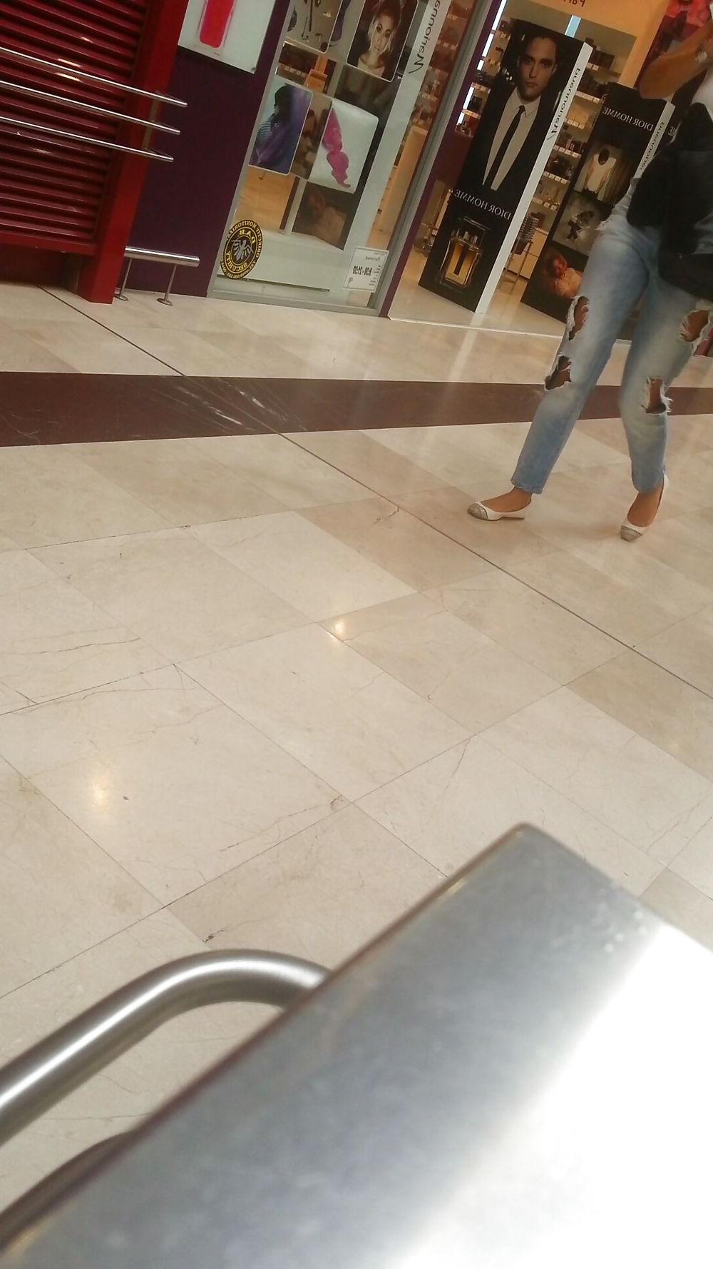 21P Supermarket girls romanian