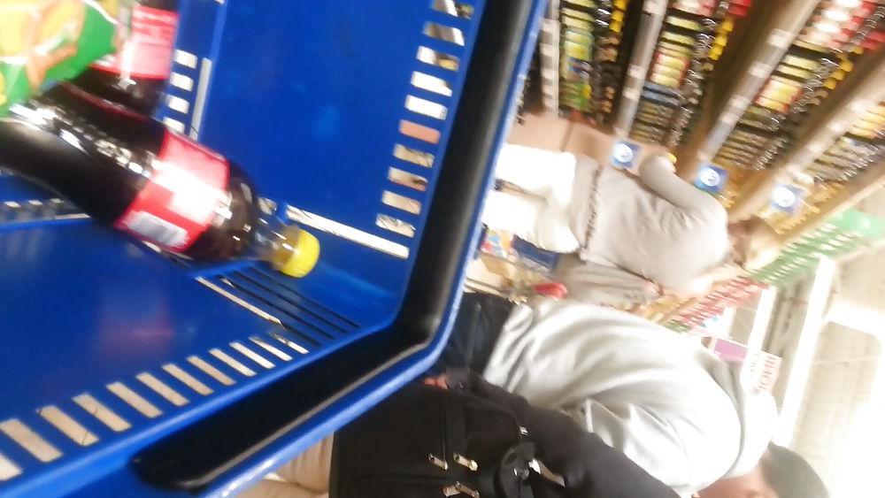 21P Supermarket girls romanian