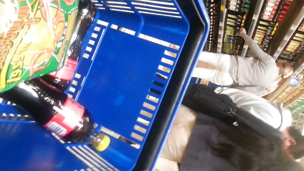 21P Supermarket girls romanian