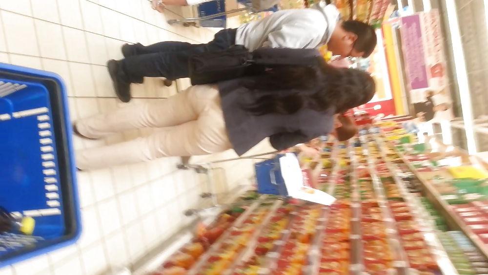 21P Supermarket girls romanian