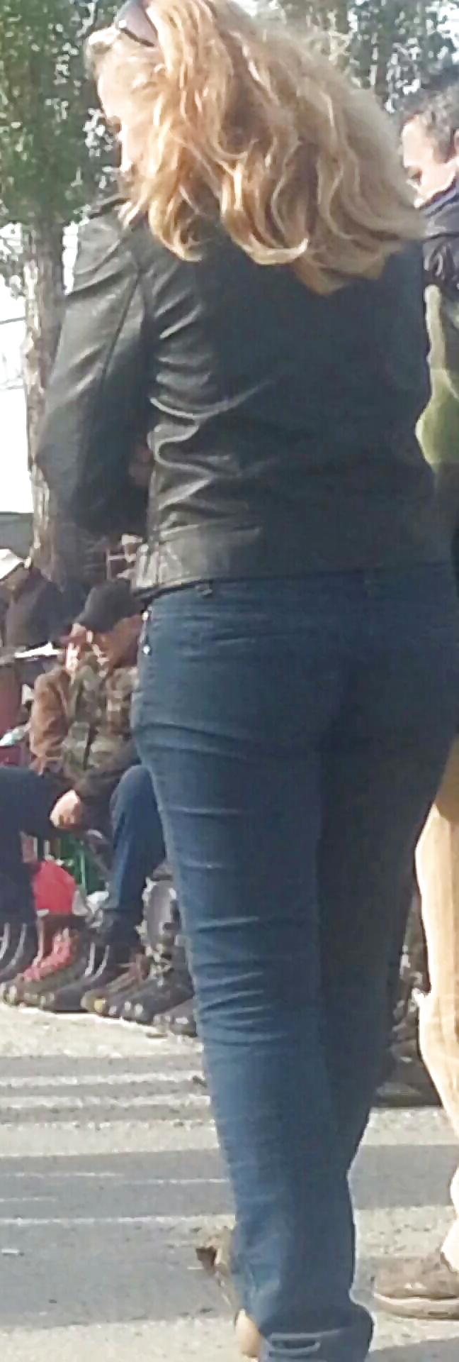 4P Hot ass blonde romanian