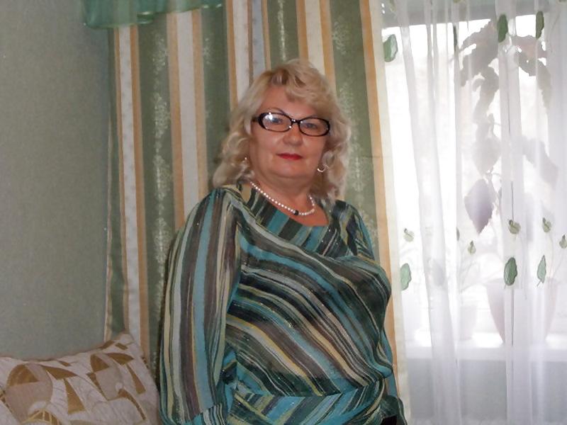 23P Sexy Russian granny!