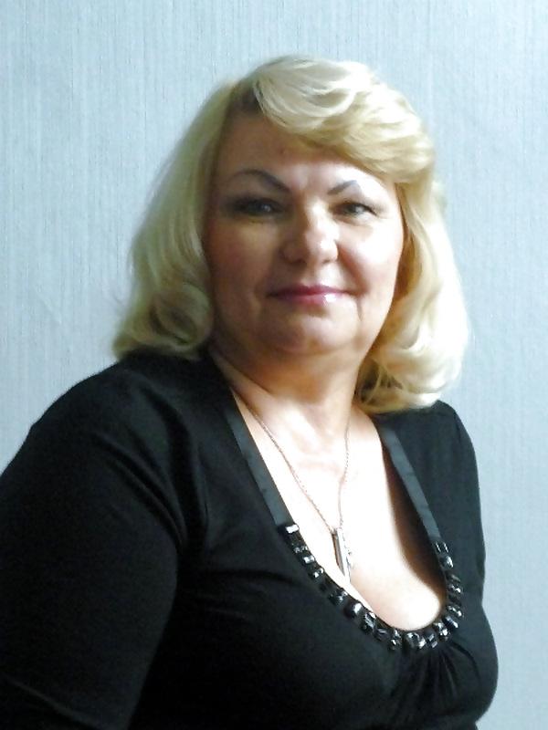 23P Sexy Russian granny!