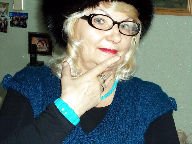 23P Sexy Russian granny!