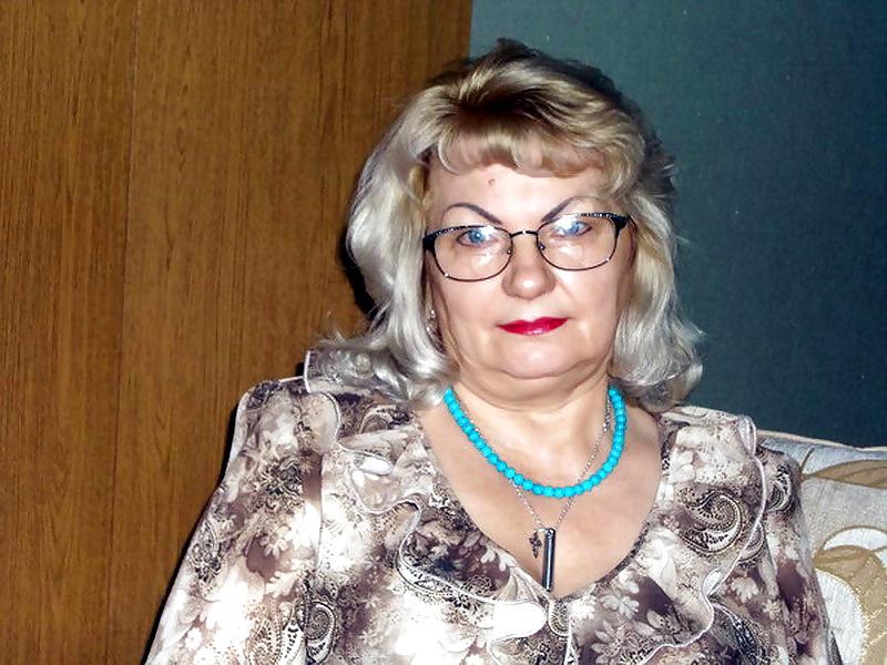 23P Sexy Russian granny!