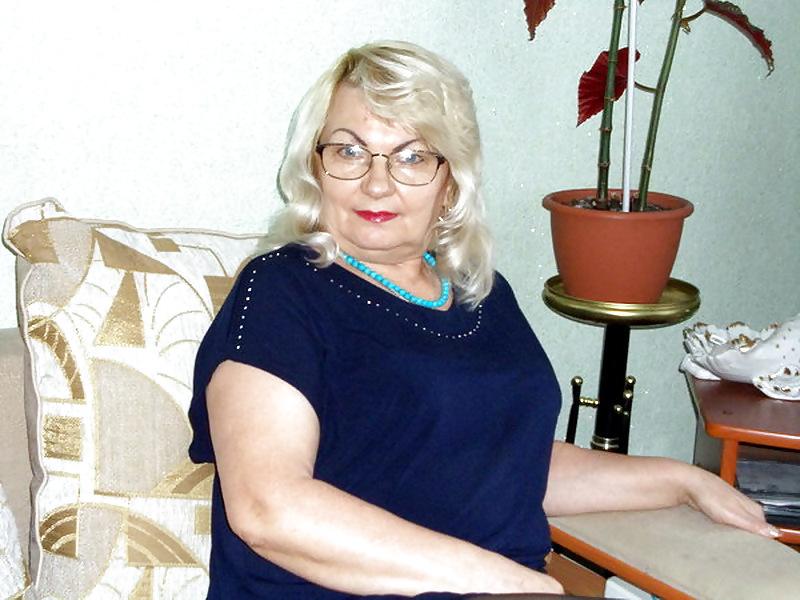 23P Sexy Russian granny!