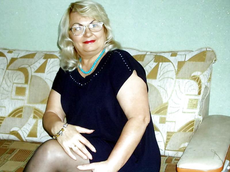 23P Sexy Russian granny!