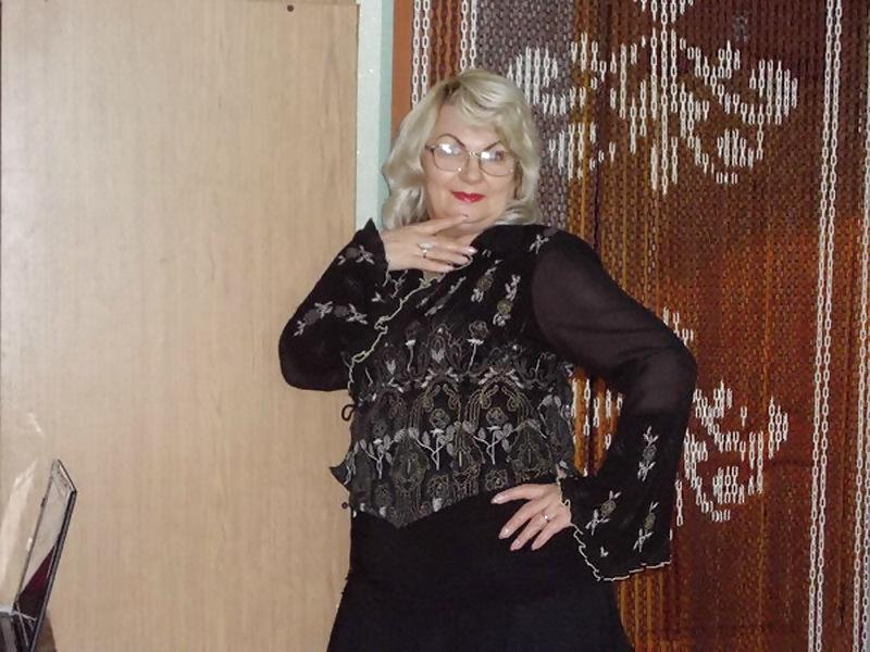 23P Sexy Russian granny!