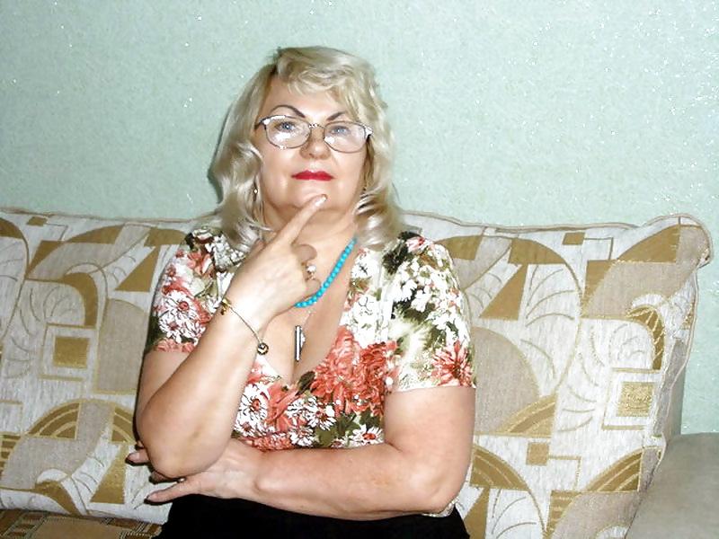 23P Sexy Russian granny!