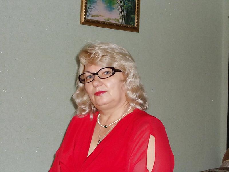 23P Sexy Russian granny!