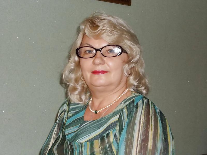 23P Sexy Russian granny!