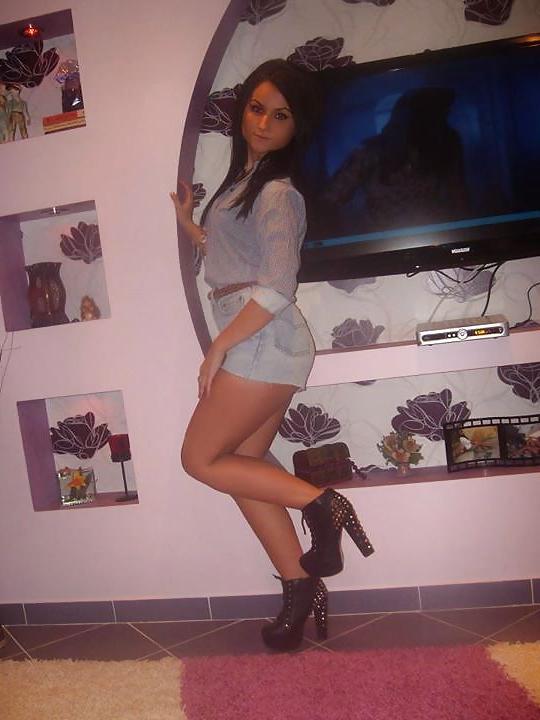 25P Romanian girl: Larissa