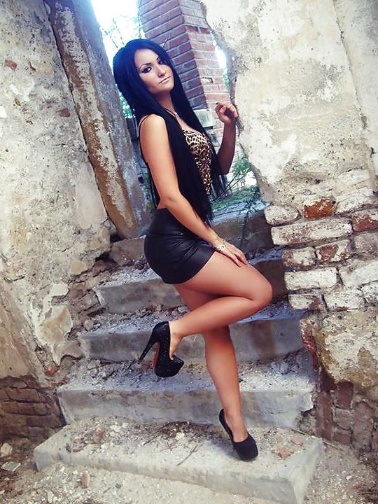 25P Romanian girl: Larissa