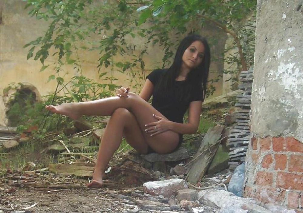 25P Romanian girl: Larissa