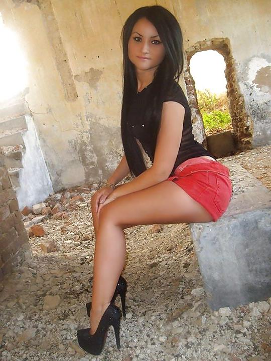 25P Romanian girl: Larissa