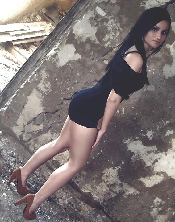 25P Romanian girl: Larissa