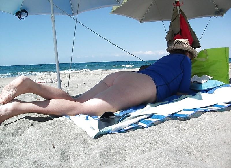 6P On vacation in the beach