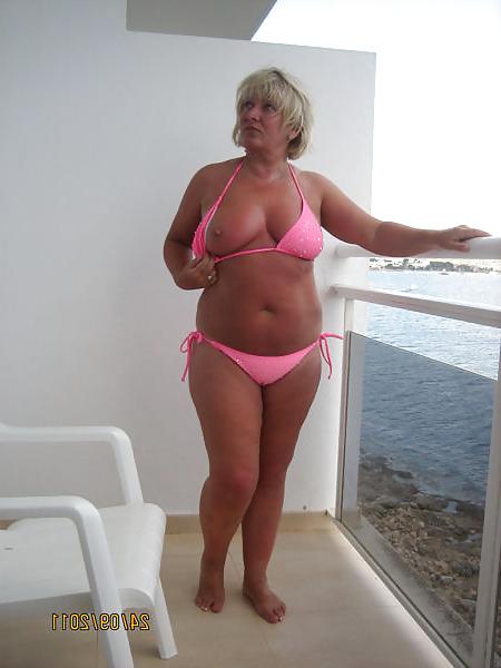 25P Women you see at the beach that get you drooling