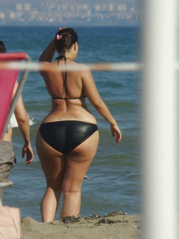 25P Women you see at the beach that get you drooling