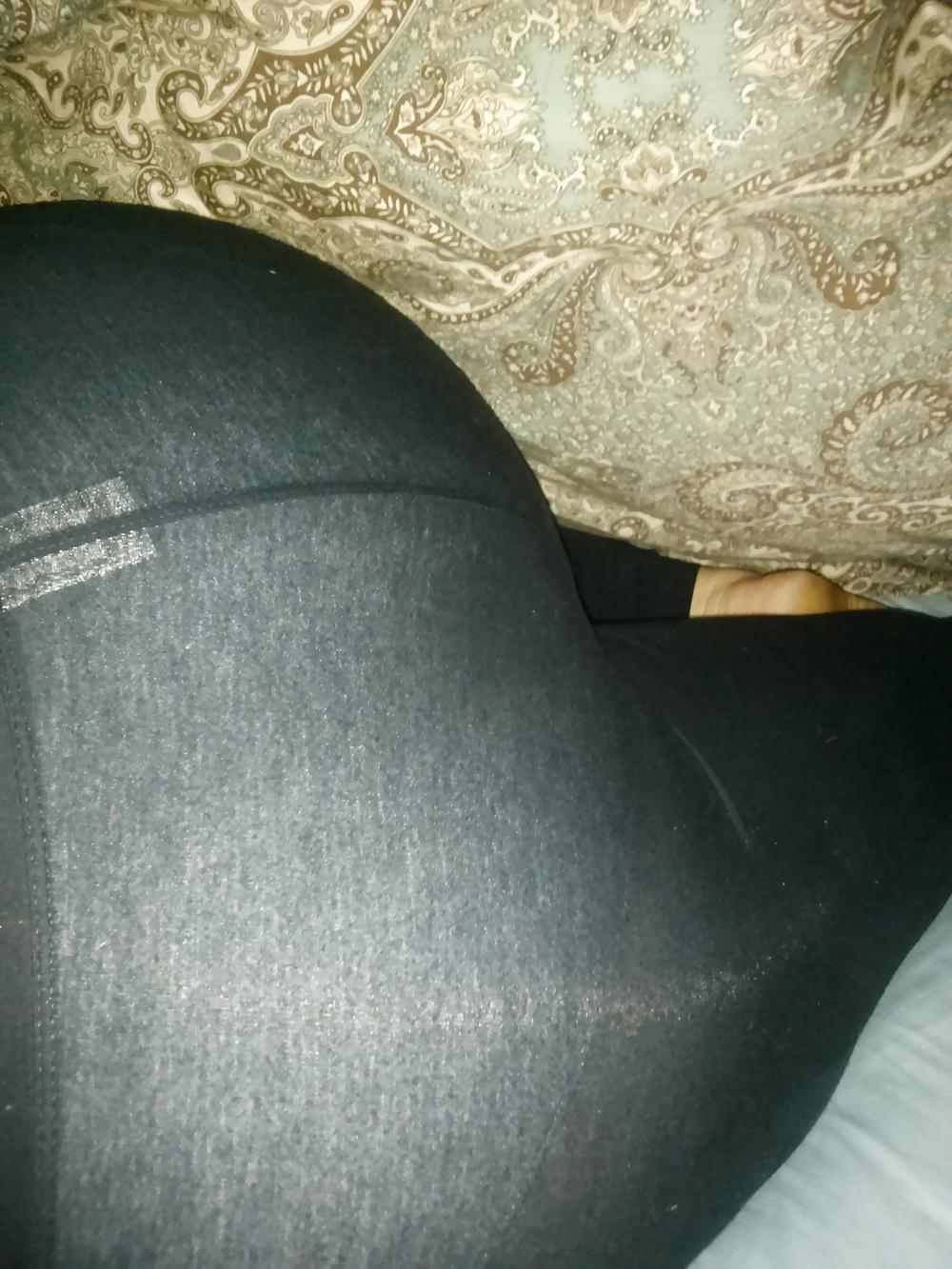 10P Big booty in leggings 
