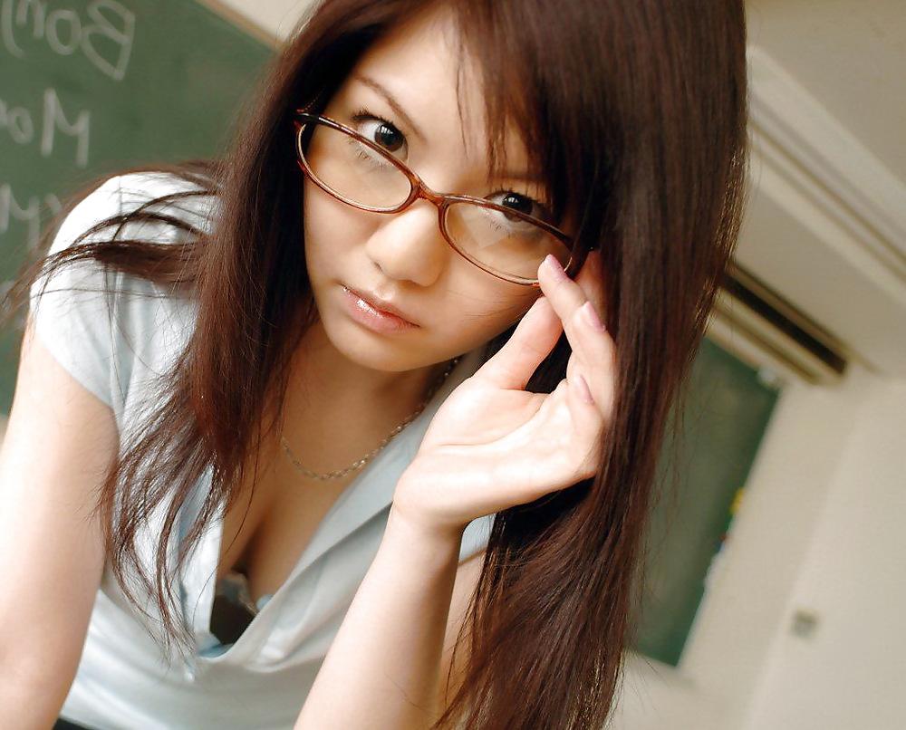 23P Some asian chicks with  Pretty Eyes