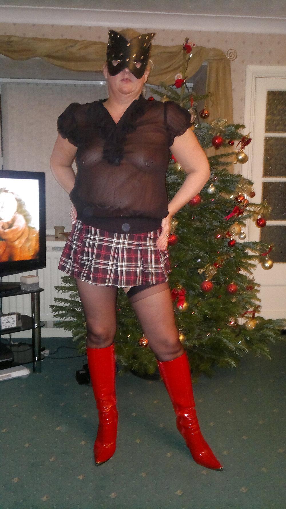 4P MISS RUBBER UNDER THE XMAS TREE