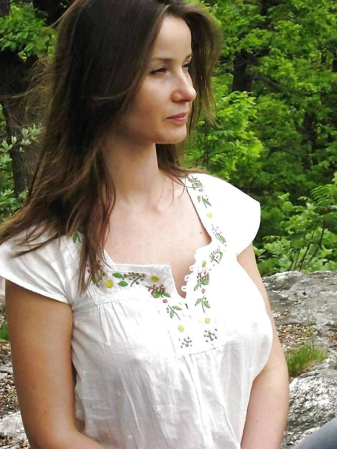 25P Erected nipples through blouse (2)