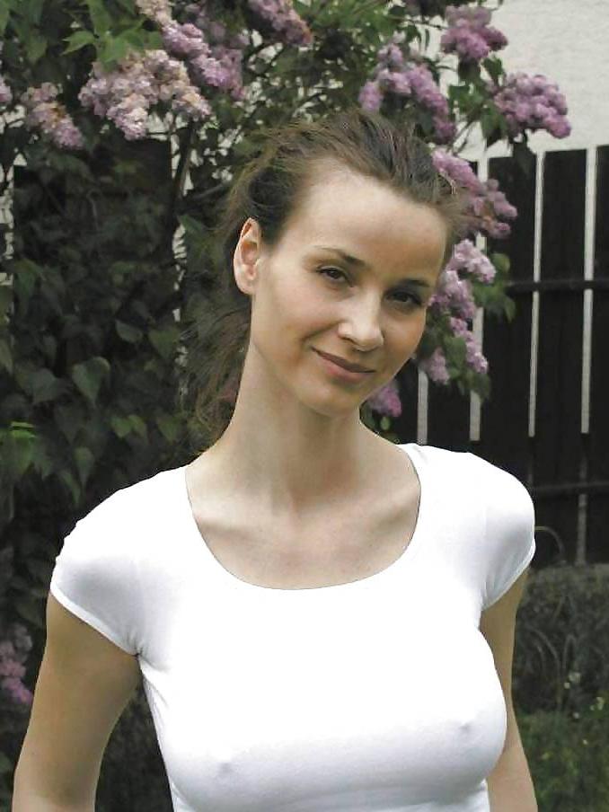 25P Erected nipples through blouse (2)
