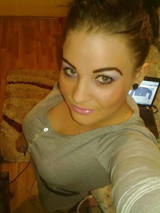 25P Romanian girl: teresa