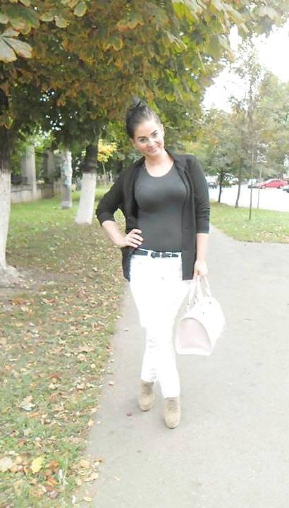25P Romanian girl: teresa