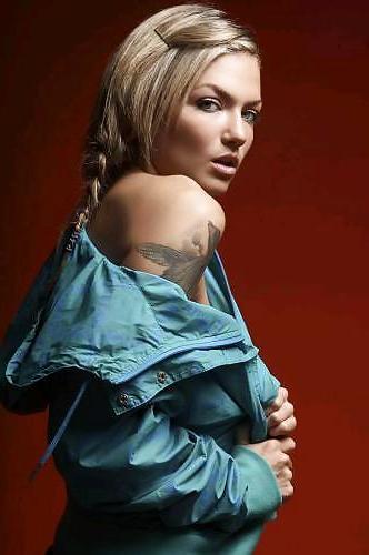 25P Izabelle Desjardins tattoo nice butt