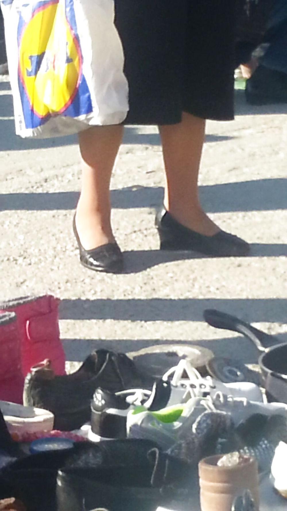 5P Feet mature romanian