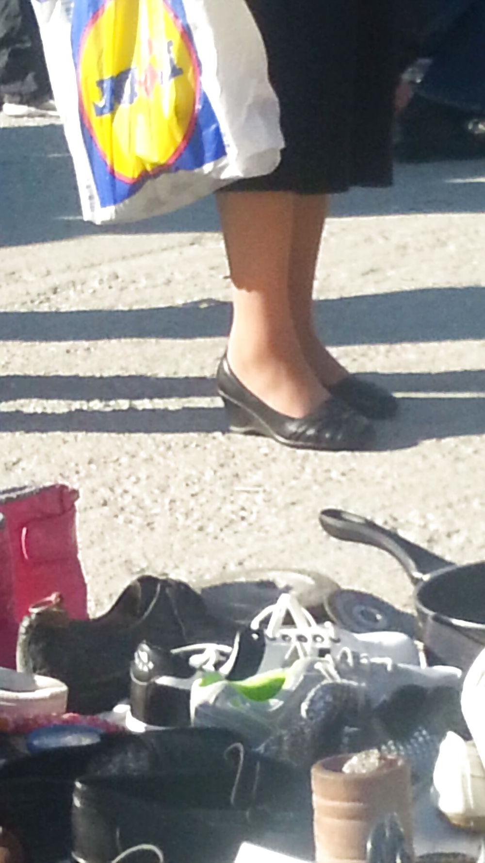5P Feet mature romanian