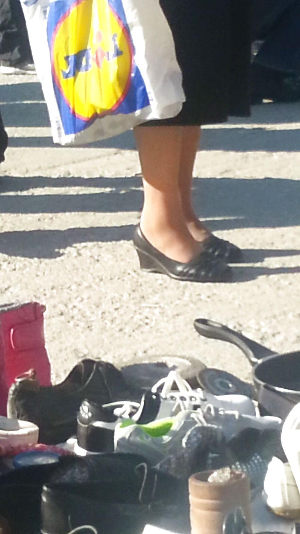 5P Feet mature romanian