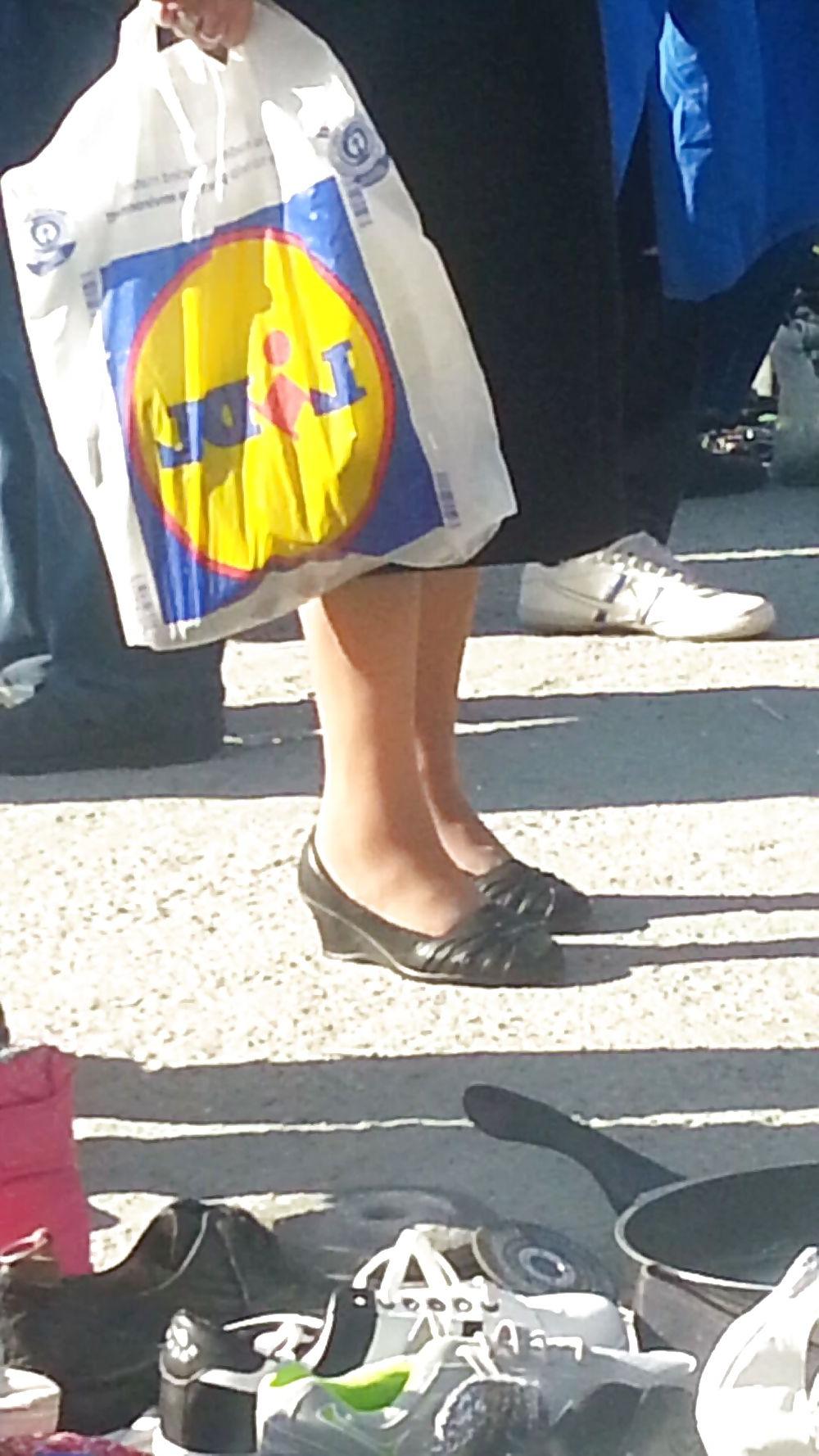 5P Feet mature romanian