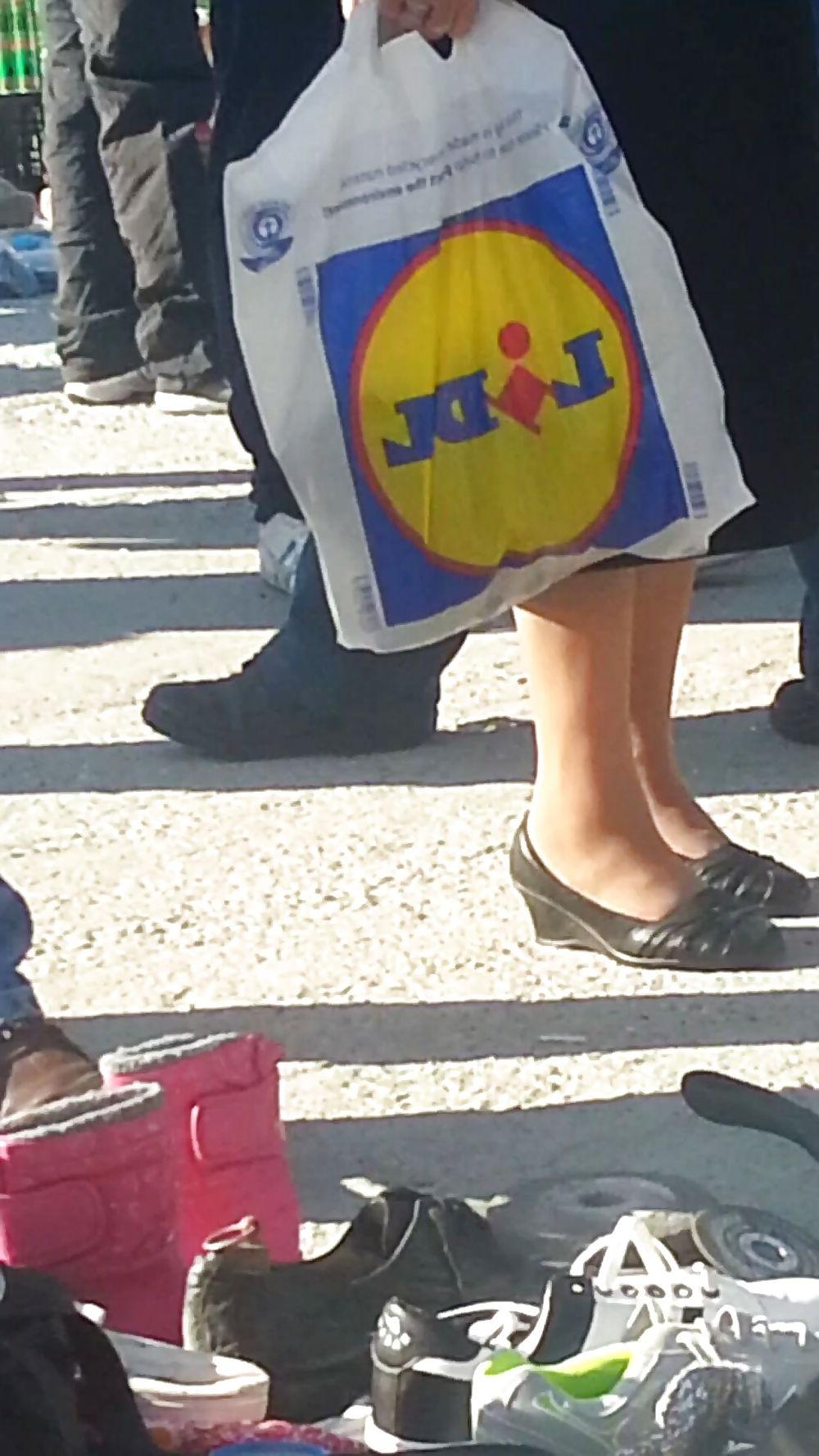 5P Feet mature romanian