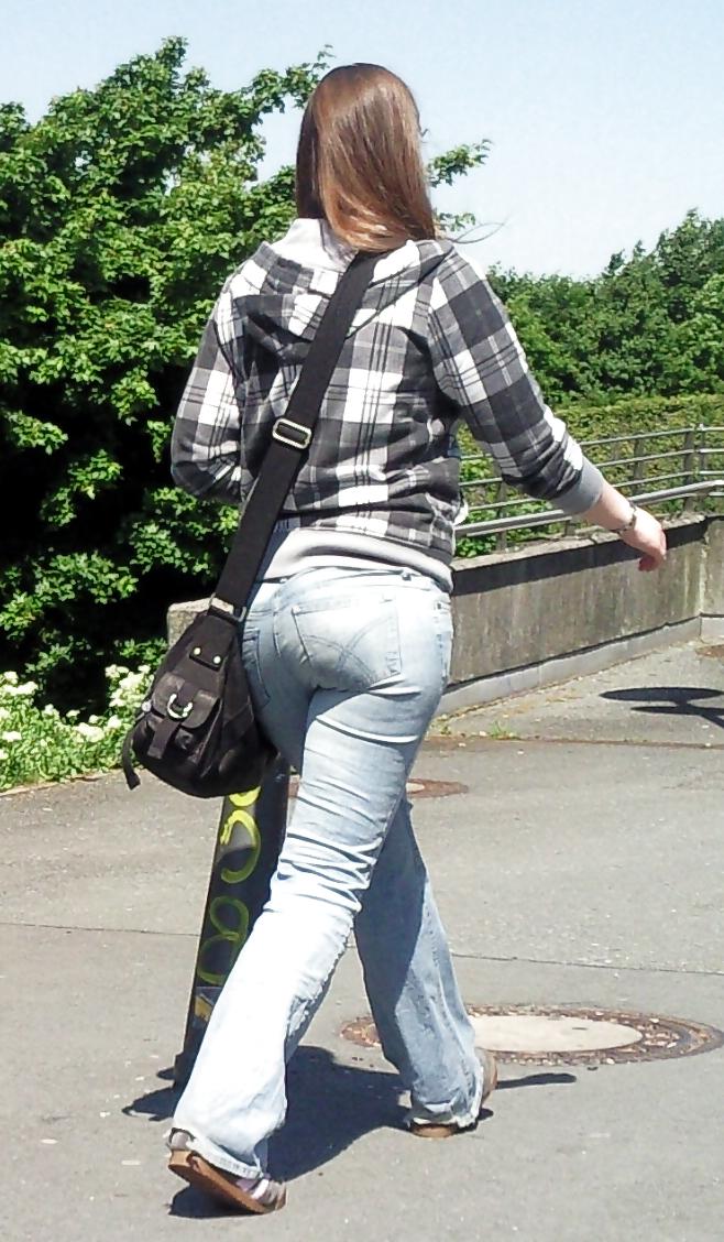 14P Public Voyeur Pics