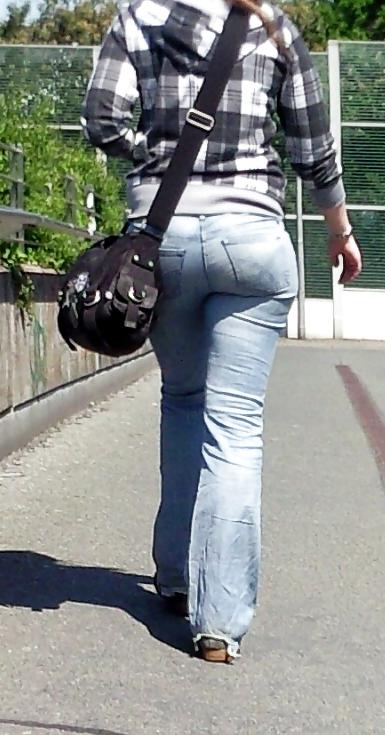14P Public Voyeur Pics