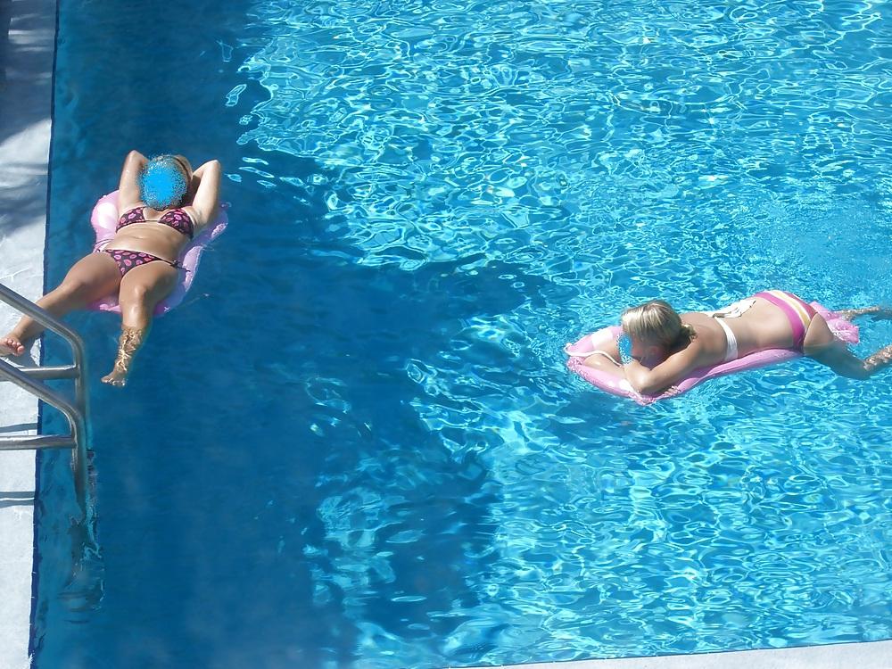 14P Public Voyeur Pics