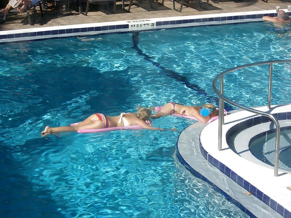 14P Public Voyeur Pics