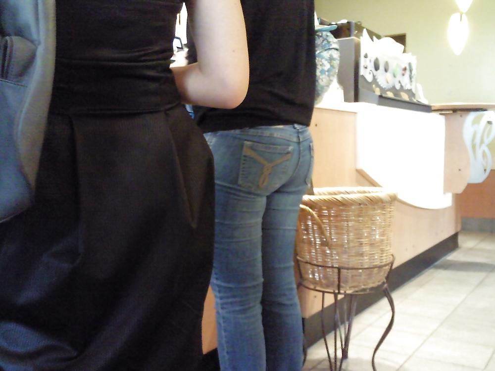 14P Public Voyeur Pics