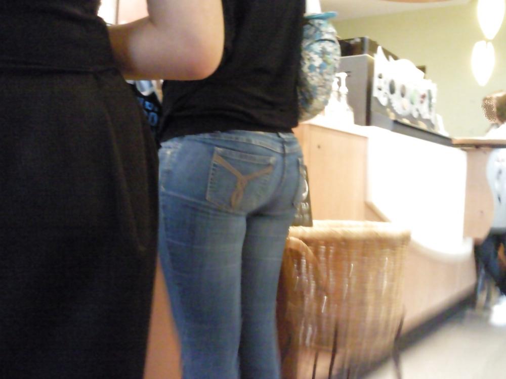 14P Public Voyeur Pics